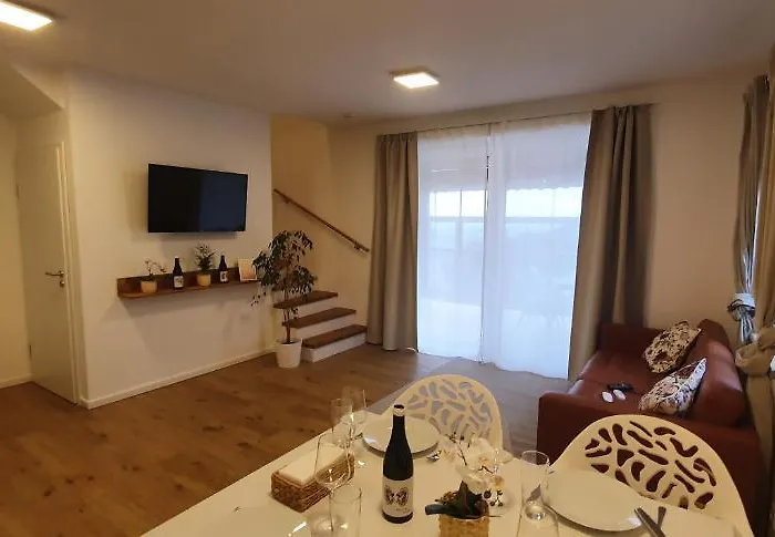 Weingut & Lenhard شقة