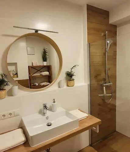 شقة Weingut & Lenhard Langaberg