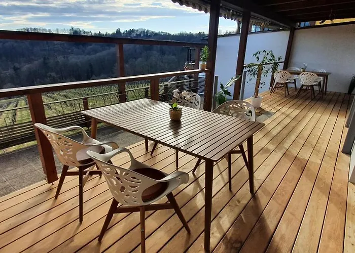 Weingut & Lenhard شقة